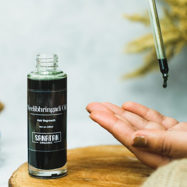 Neelibhringadi Tailum [12 Herbs Ayurvedic Hair Oil]-100ml - Image 2